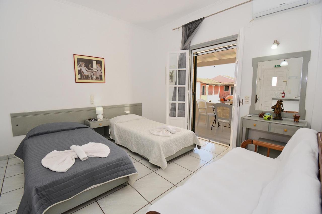 Dolphin Apt & Studios -Next To The Beach Roda  Luaran gambar
