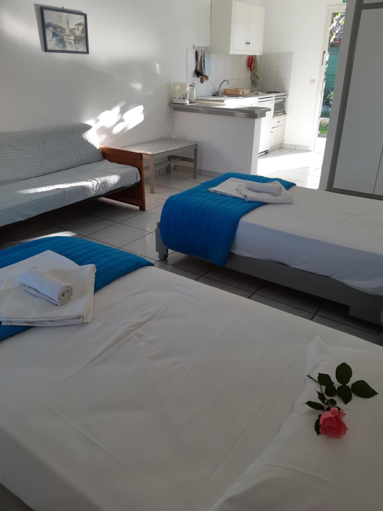 Dolphin Apt & Studios -Next To The Beach Roda  Luaran gambar