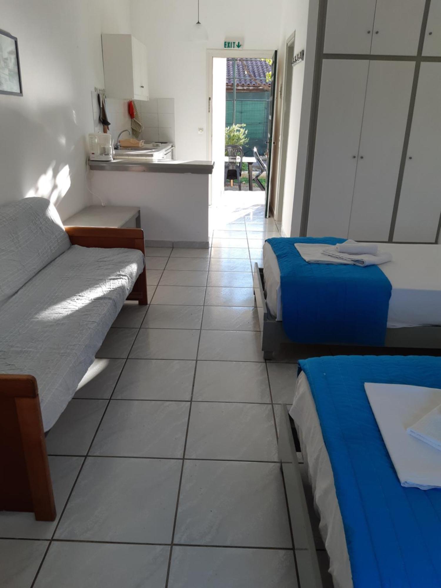 Dolphin Apt & Studios -Next To The Beach Roda  Luaran gambar
